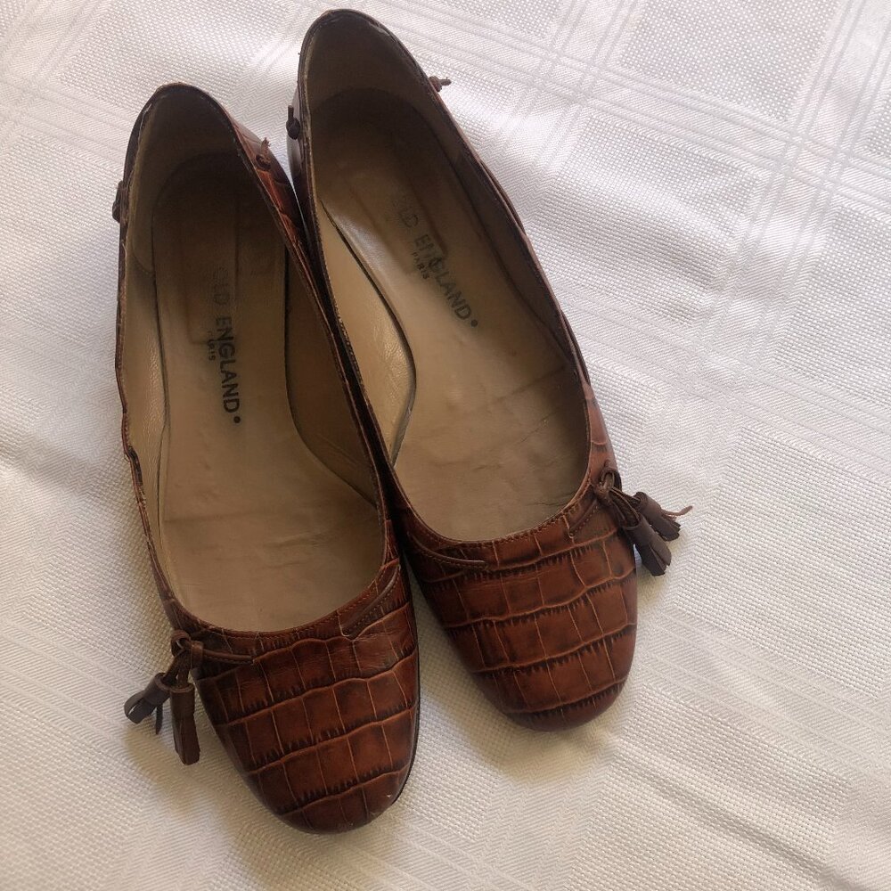 Early 2000s Old England Brown aligator style leather flats with tassles size 9.5